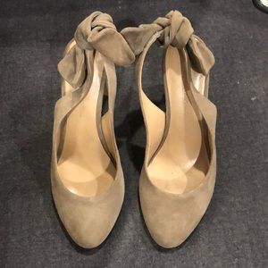 Adorable beige Banana Republic shoes